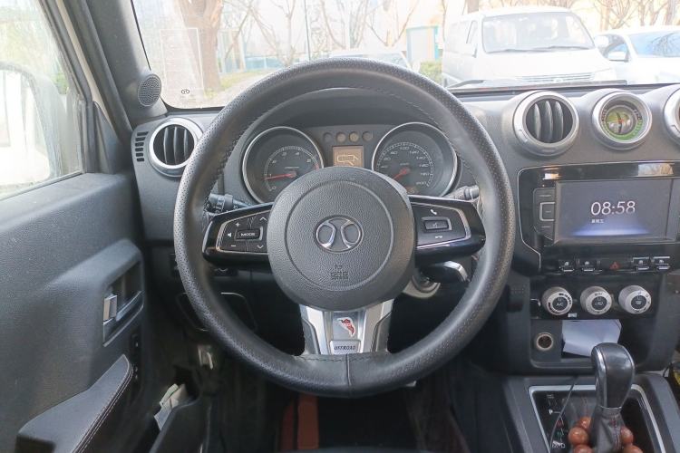 Used BAIC Off-Road BJ40 2016 40L 2.3T Automatic All-Wheel Drive Premium Edition Steering Wheel