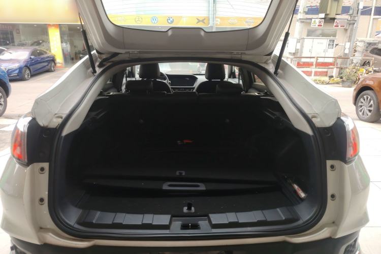 Used Venucia T90 2018 2.0L CVT Smart Connect Luxury Edition China V Standard Trunk