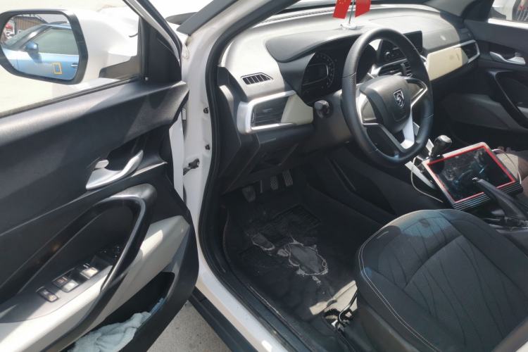 Used Baojun 510 2017 1.5L manual Comfort trim