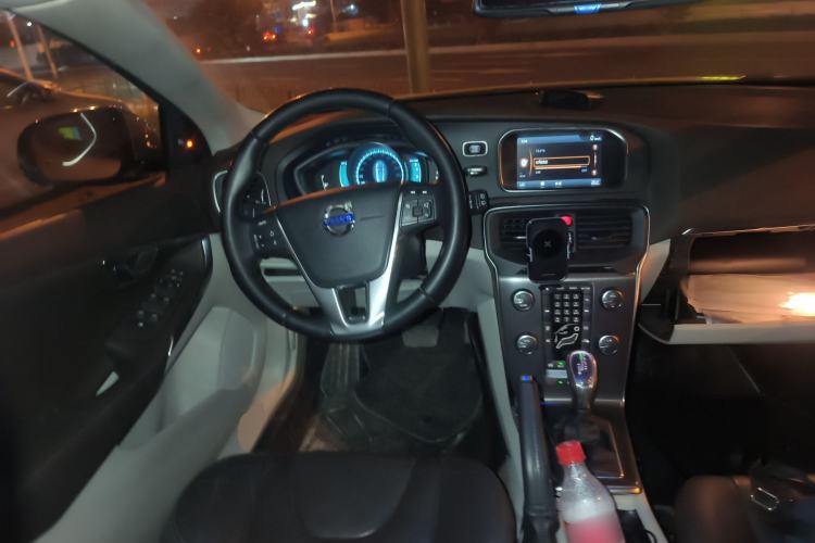 Used Volvo V40 2013 2.0T Zhiya Edition
