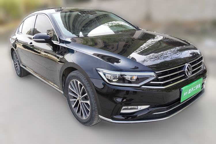 Used Volkswagen Magotan 2020 330TSI DSG Luxury Edition Front Right 45 Deg