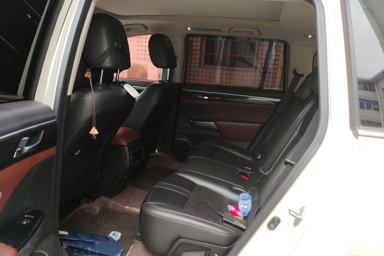 Used GAC Trumpchi GS8 2017 320T Two-Wheel Drive Luxury Smart Connectivity Version (7 Seats) Interior 4