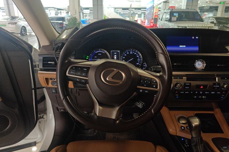Used Lexus ES 2017 300h Mark Levinson Comfort Edition Steering Wheel