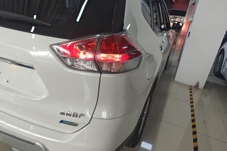 Used Nissan X-Trail 2015 2.0L CVT Comfort MAX Edition 2WD
