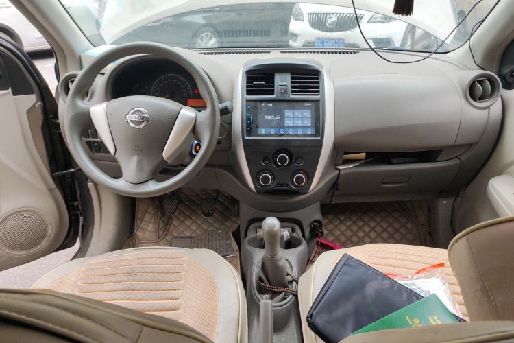 Used Nissan Sunny 2014 1.5XE Manual Comfort Edition Center Console