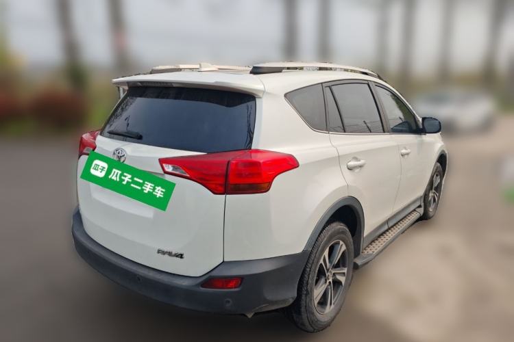 Used Toyota RAV4 2015 2.0L CVT Two-Wheel Drive Fashion Edition Rear Right 45 Deg