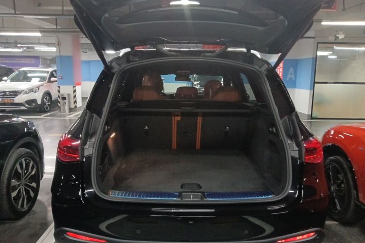 Used Mercedes-Benz GLC 2023 GLC 260 L 4MATIC Luxury Model 5 Seats
