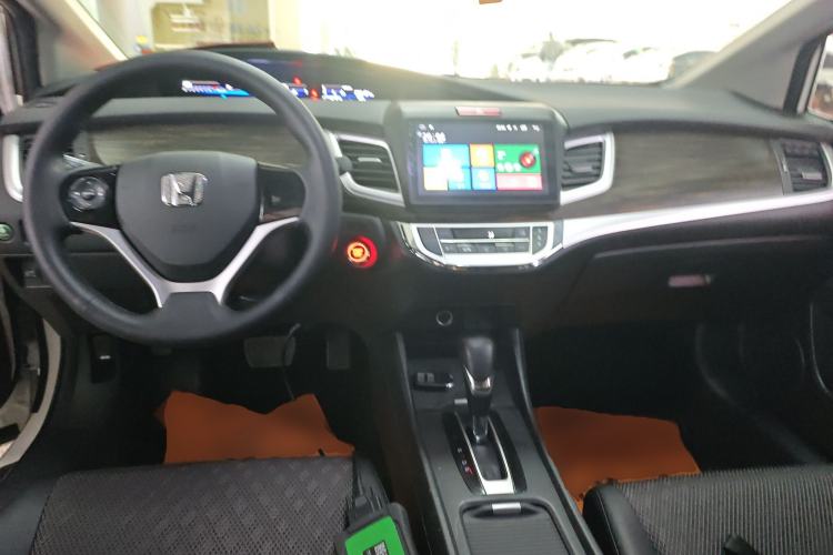 Used Honda Jade 2017 1.8L automatic Comfort version 5 seats Center Console