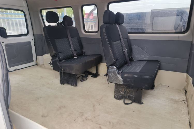 Used SAIC MAXUS Xintu V80 2019 2.5T Classic AMT Van Long Wheelbase Mid-Roof Design 2/3 Seats Left Rear Seat