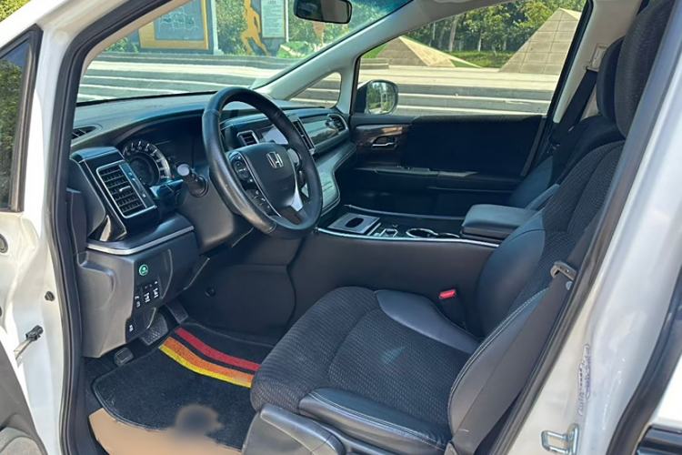 Used Honda Elysion 2016 2.4L Classic Edition
