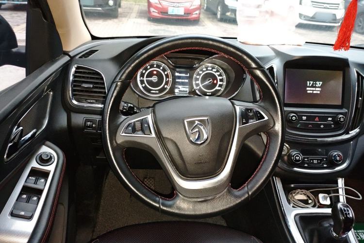 Used Baojun 560 2015 1.8L manual luxury version
