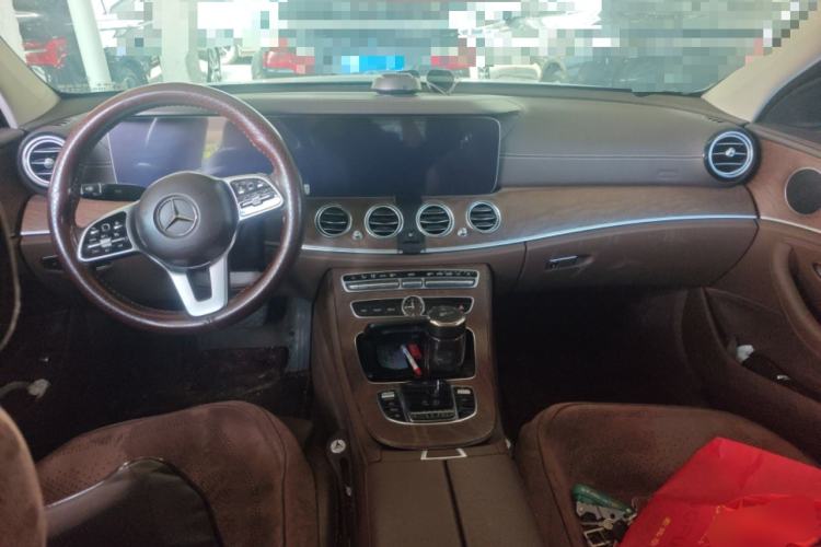 Used Mercedes-Benz E-Class 2019 E 200 L Center Console