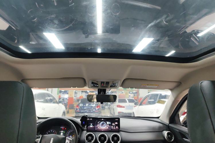 Used Wey VV5 2020 1.5T Two-Wheel Drive Color Pioneer Headliner