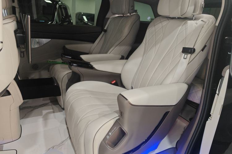 Used Denza D9 2022 DM-i 970 Four-Wheel Drive Prestige Model