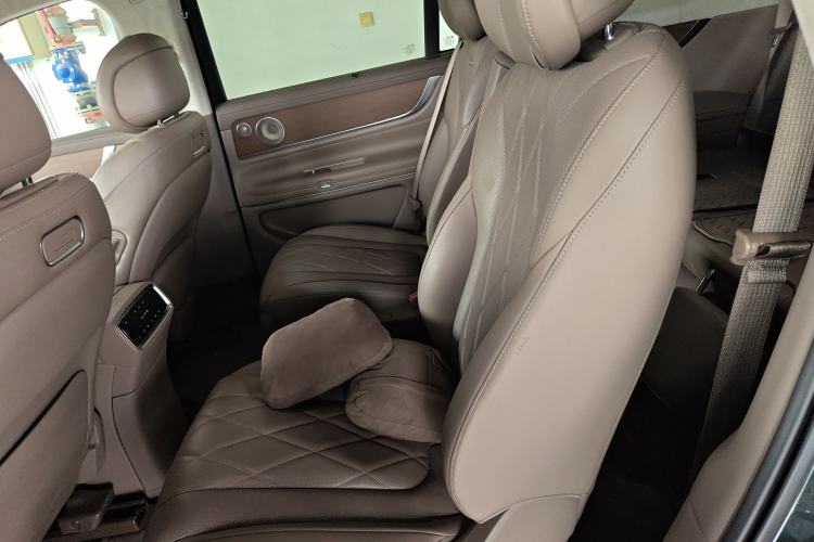 Used Hima AITO M9 2024 Range-Extended Max Edition 52 kWh 6-Seater Version Left Rear Seat