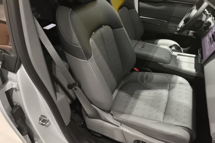 Used Zeekr 7X 2025 100 kWh Long-Range Rear-Wheel Drive with Intelligent Driving Features