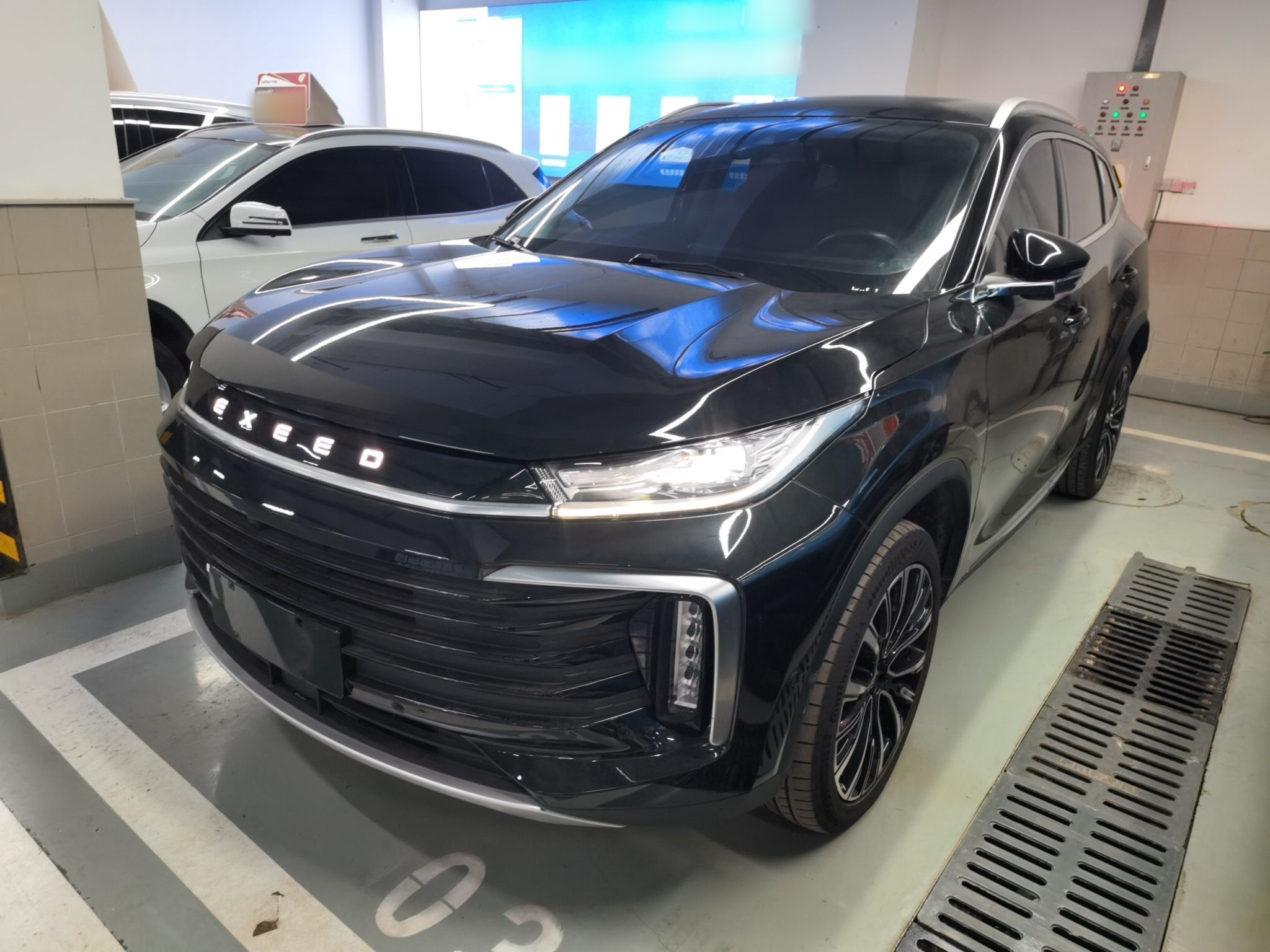 Под передней частью автомобиля