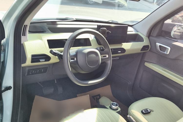 Used Geely Galaxy Panda 2023 Panda Mini 200km Endurance Bear Center Console