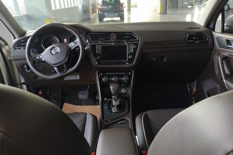 Used Volkswagen Tiguan L 2018 330TSI Automatic Two-Wheel Drive Flagship Edition Center Console