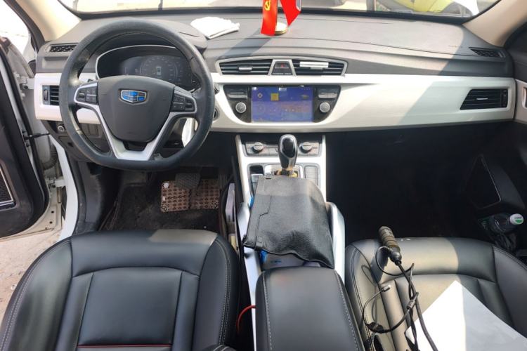 Used Geely Auto Emgrand X7 Sport 2018 1.8TD Automatic Two-Wheel Drive Smart Connect 4G Internet Edition Center Console