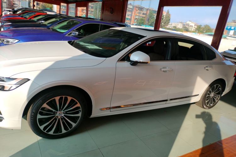 Used Volvo S90 2023 B5 Zhiyi Luxury Edition
