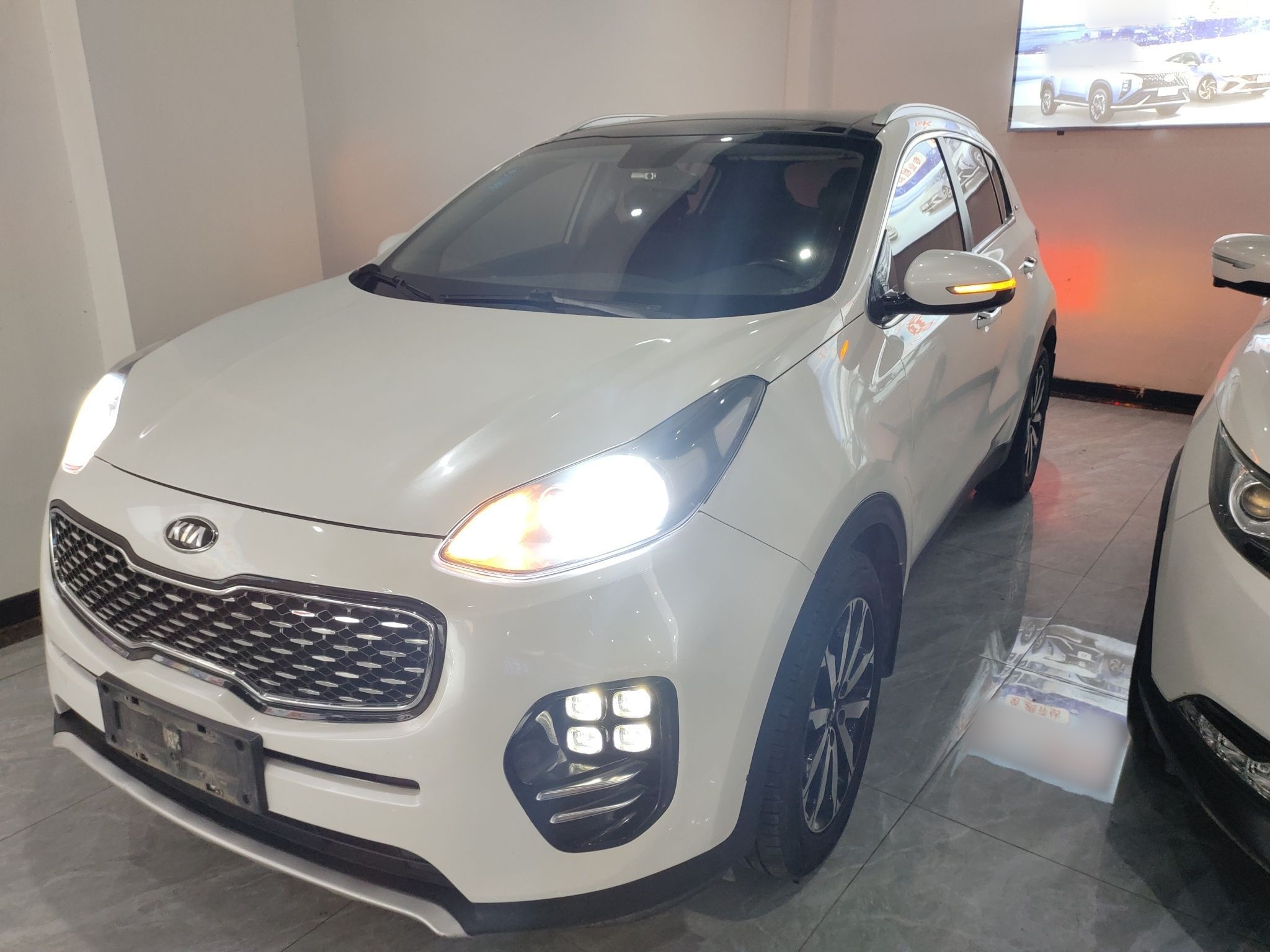 Под передней частью автомобиля