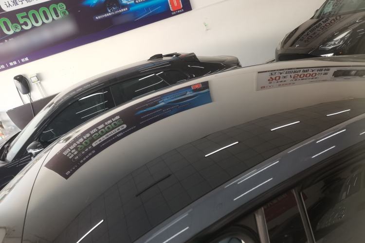 Used Tesla Model Y 2023 Long-Range All-Wheel-Drive Version Roof