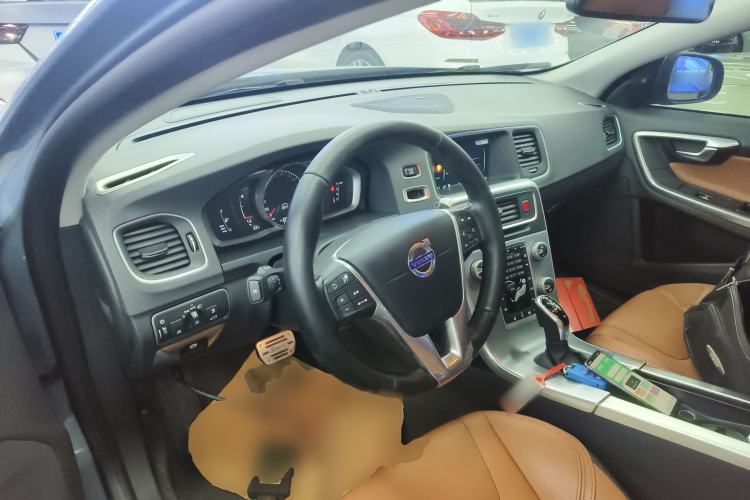 Used Volvo S60 2017 S60L T5 Zhiyue Edition
