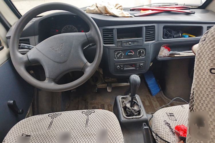 Used Wuling Zhiguang 2013 1.0L Practical Version Center Console