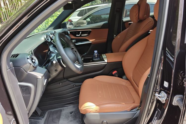 Used Mercedes-Benz GLC 2024 Facelifted GLC 260 L 4MATIC Luxury Version 5 Seats