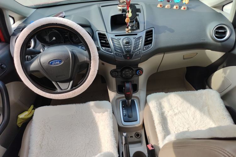 Used Ford Fiesta 2013 Sedan 1.5L Automatic Fashion Edition Center Console