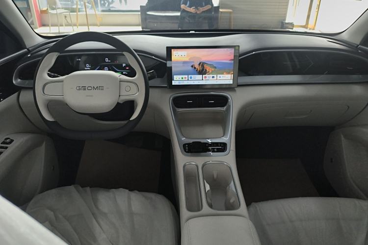 Used Geely Galaxy Geome 2026 Model 310km Youth Edition Center Console