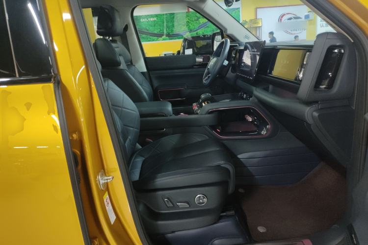 Used Formula Leopard Leopard 5 2023 Navigator Edition
