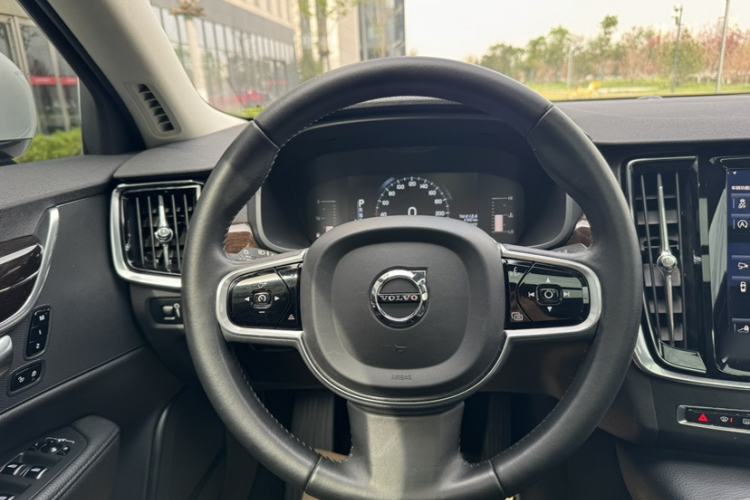 Used Volvo S90 2017 T5 Zhiyuan Edition
