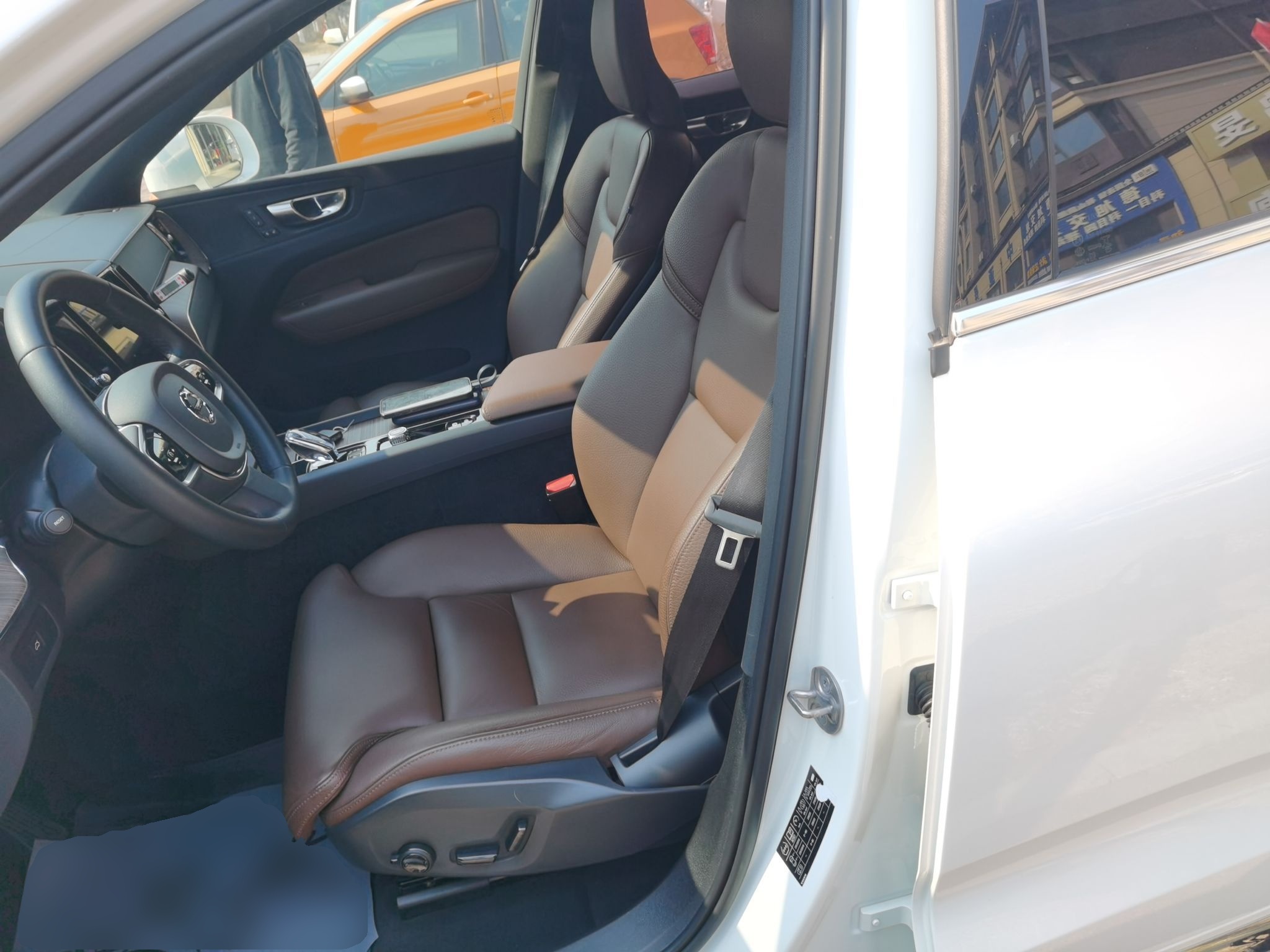 Переднее сиденье в автомобиле