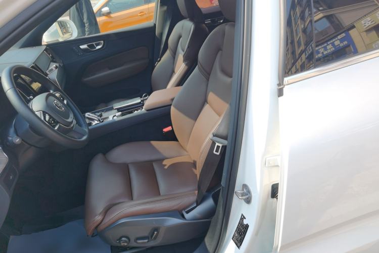 Used Volvo XC60 2023 B5 4x4 Smart Luxury Edition