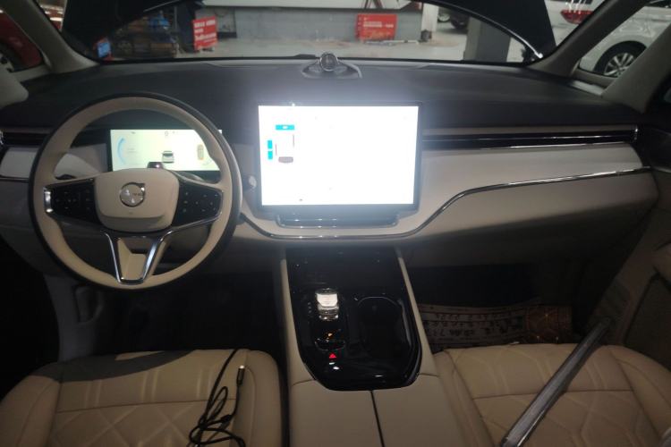 Used Volvo EM90 2025 Ultra Six-Seater