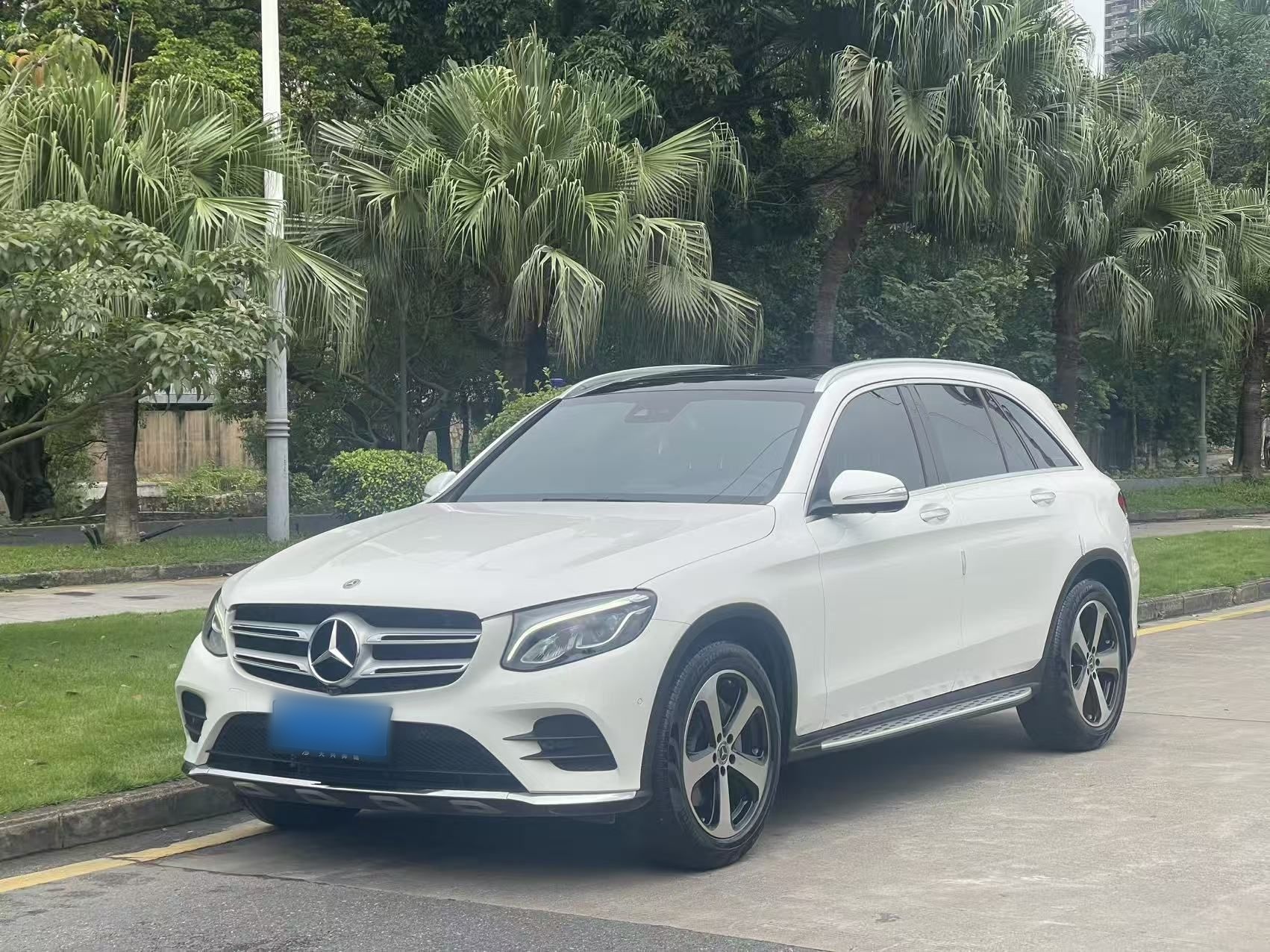 Sob a frente do carro