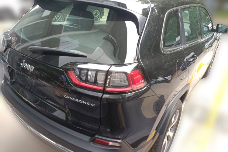 Used Jeep Cherokee 2020 2.0T Two-Wheel Drive Leading Edition
