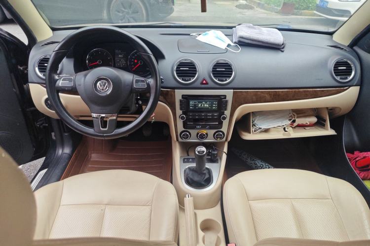 Used Volkswagen Lavida 2011 1.4 TSI Manual Prestige Edition Center Console