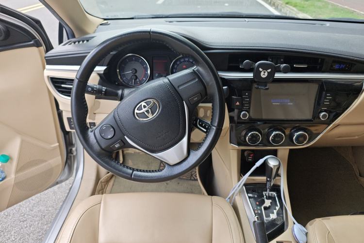 Used Toyota Corolla 2014 1.6L CVT GL-i Leather Edition Steering Wheel