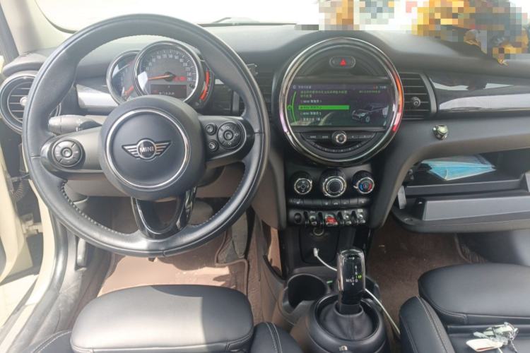 Used MINI 2018 1.5T COOPER Classic Edition Five-Door Version Center Console