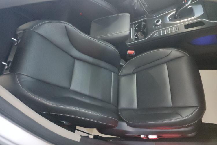 Used Wey VV6 2018 2.0T Two-Wheel-Drive Ultra-Luxury Version China V Standard
