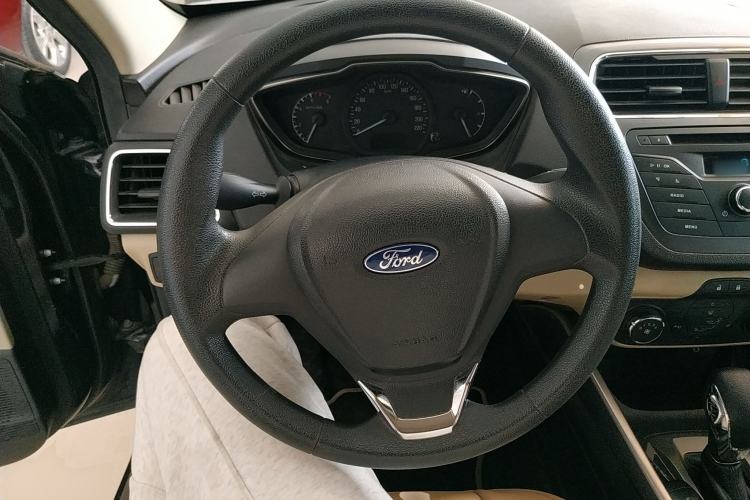 Used Ford Escort 2015 1.5L Automatic Comfort Edition

