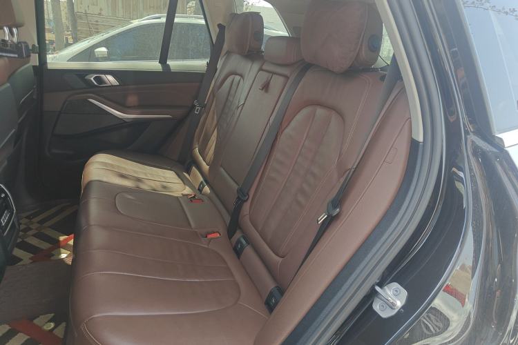 Used BMW X5 2021 xDrive40i Luxury Model with M Sport Package Left Rear Seat