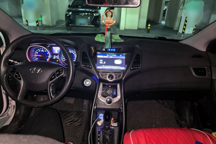 Used Hyundai Elantra (5th Generation / Langdong) 2016 1.6L Automatic Prestige Model Center Console