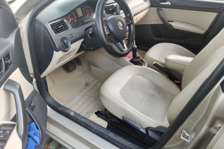 Used Skoda Rapid 2015 1.6L Automatic Smart Selection Model
