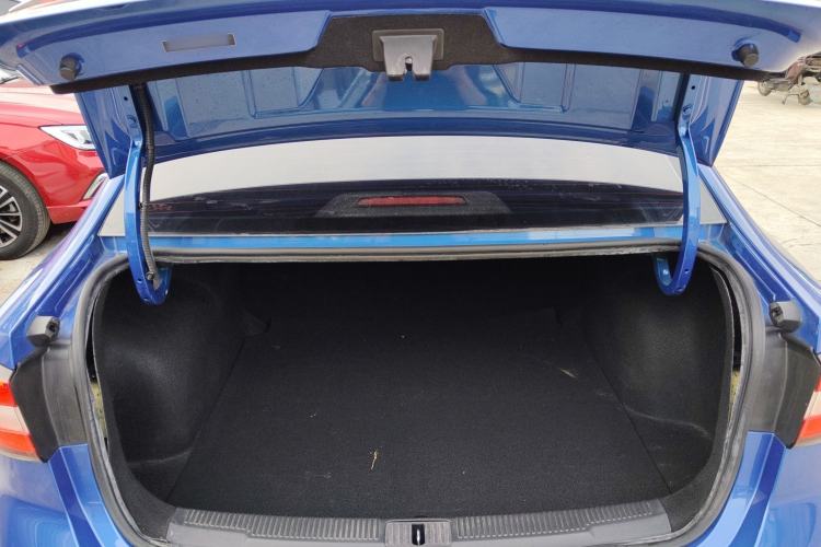 Used Roewe i5 2019 1.5L Manual 4G Connected Langyue Edition
