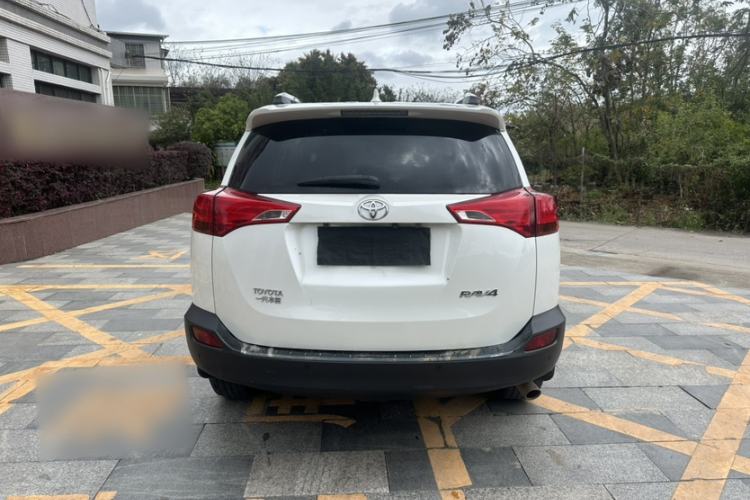 Used Toyota RAV4 2015 2.0L CVT Two-Wheel Drive Fashion Edition