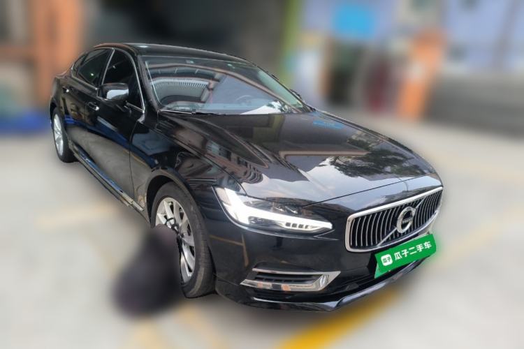 Used Volvo S90 New Energy 2020 T8 e-Drive Hybrid – Zhiyi Luxury Edition Front Right 45 Deg